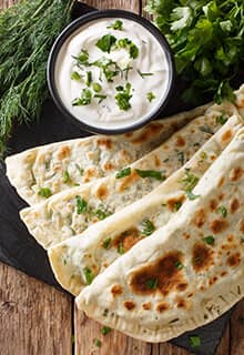 Gözleme con hierbas y queso