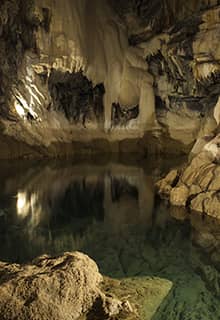 Dilek-Höhle, Mersin
Eshab-ı Kehf-Höhle (Höhle der Siebenschläfer), Mersin
Fosforlu-Höhle (Phosphor-Höhle), Antalya
Köşebükü-Höhle, Mersin
Yalan-Dünya-Höhle (Falsche-Welt-Höhle), Antalya
Zeytintaşı-Höhle, Antalya
Zindan-Höhle (Kerker-Höhle), Isparta
Yerköprü-Höhle, Antalya (Ausrüstung erforderlich)
Pınargözü-Höhle, Isparta (nur für Profis zugänglich)