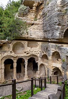 Beşikli-Höhle, Titus, Hatay