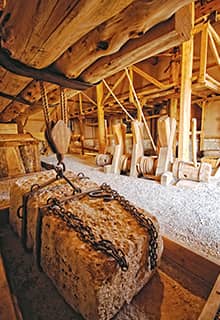 ورشة كلازوميناي لزيت الزيتون