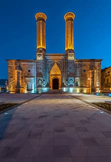 مدرسه جفت مناره ارزروم