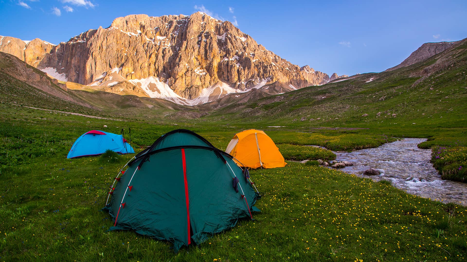 https://cdn.goturkiye.com/goturkiye/erzincanoutdoorsportshikingcamping5760x3840px240-dpi.jpg