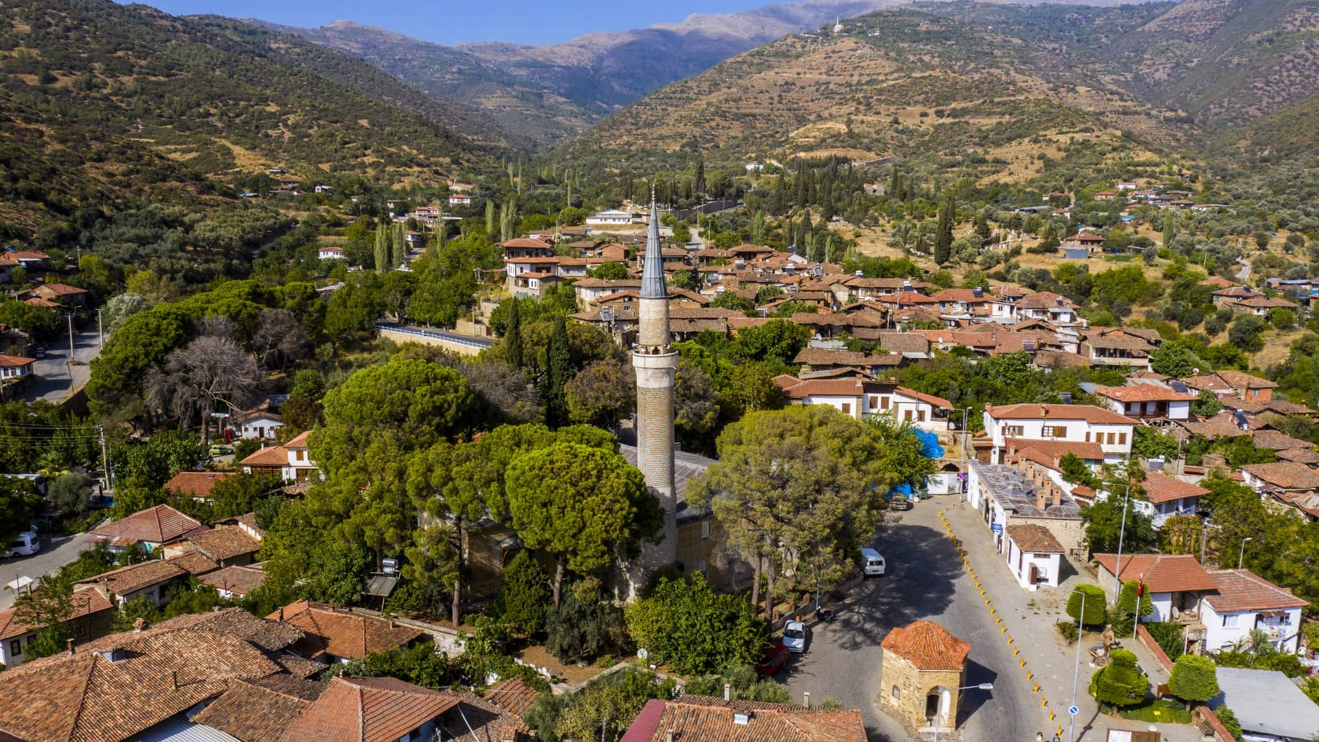 https://cdn.goturkiye.com/goturkiye/izmirbirgivillageview5464x3640px300-dpi.jpg