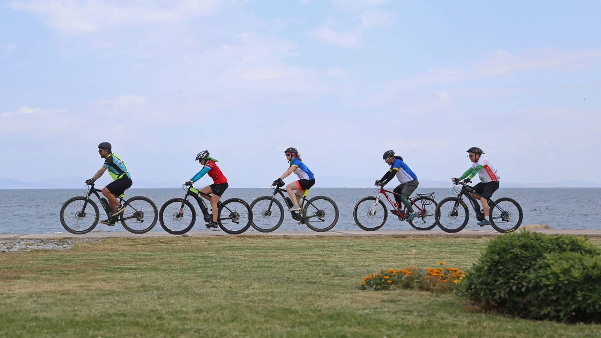 https://cdn.goturkiye.com/goturkiye/izmireurovelocyling1600x1066px96-dpi.jpg