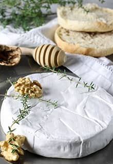 Молодой козий сыр