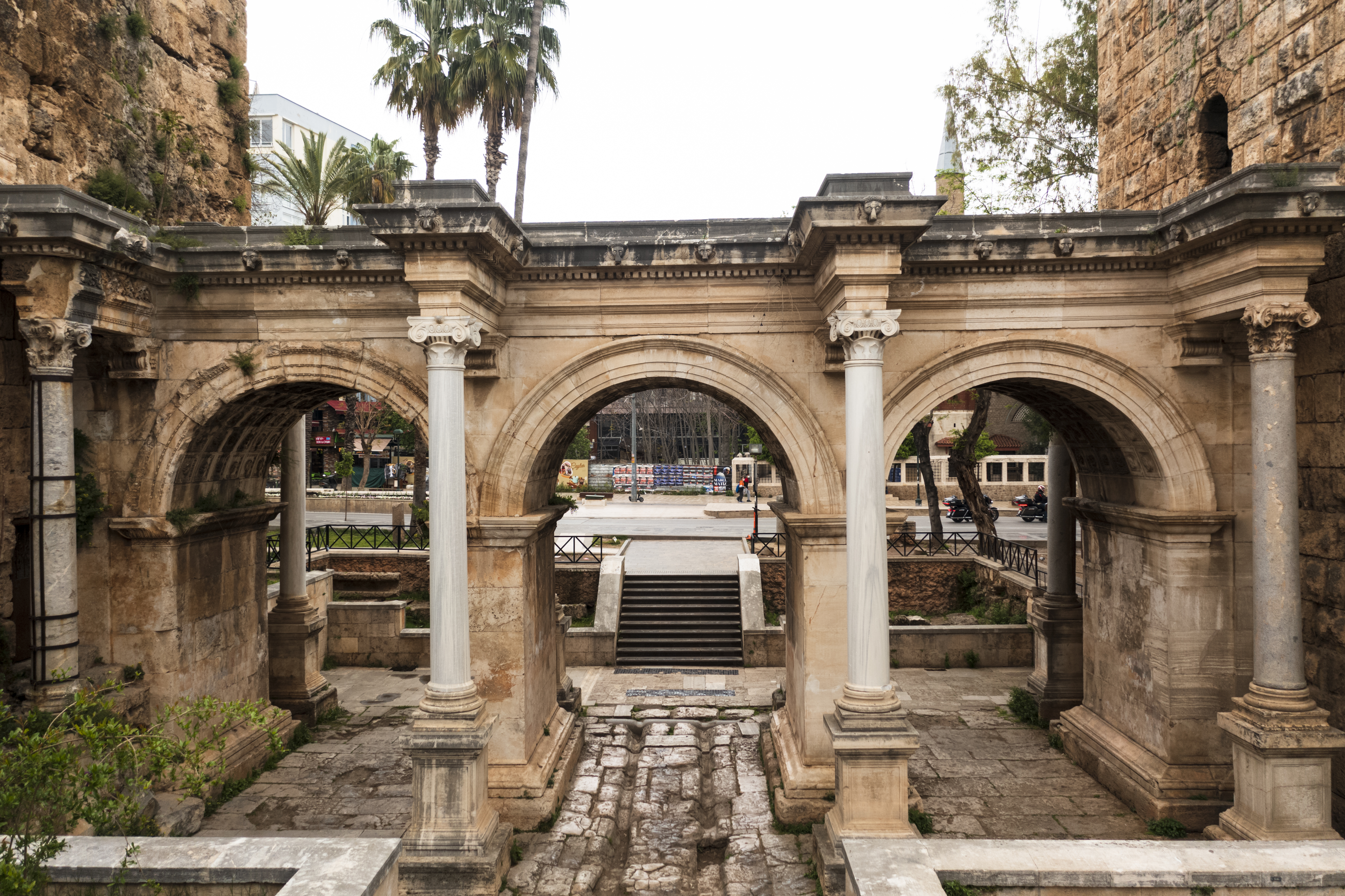 antalya-kaleici-hadrian-gate.jpg